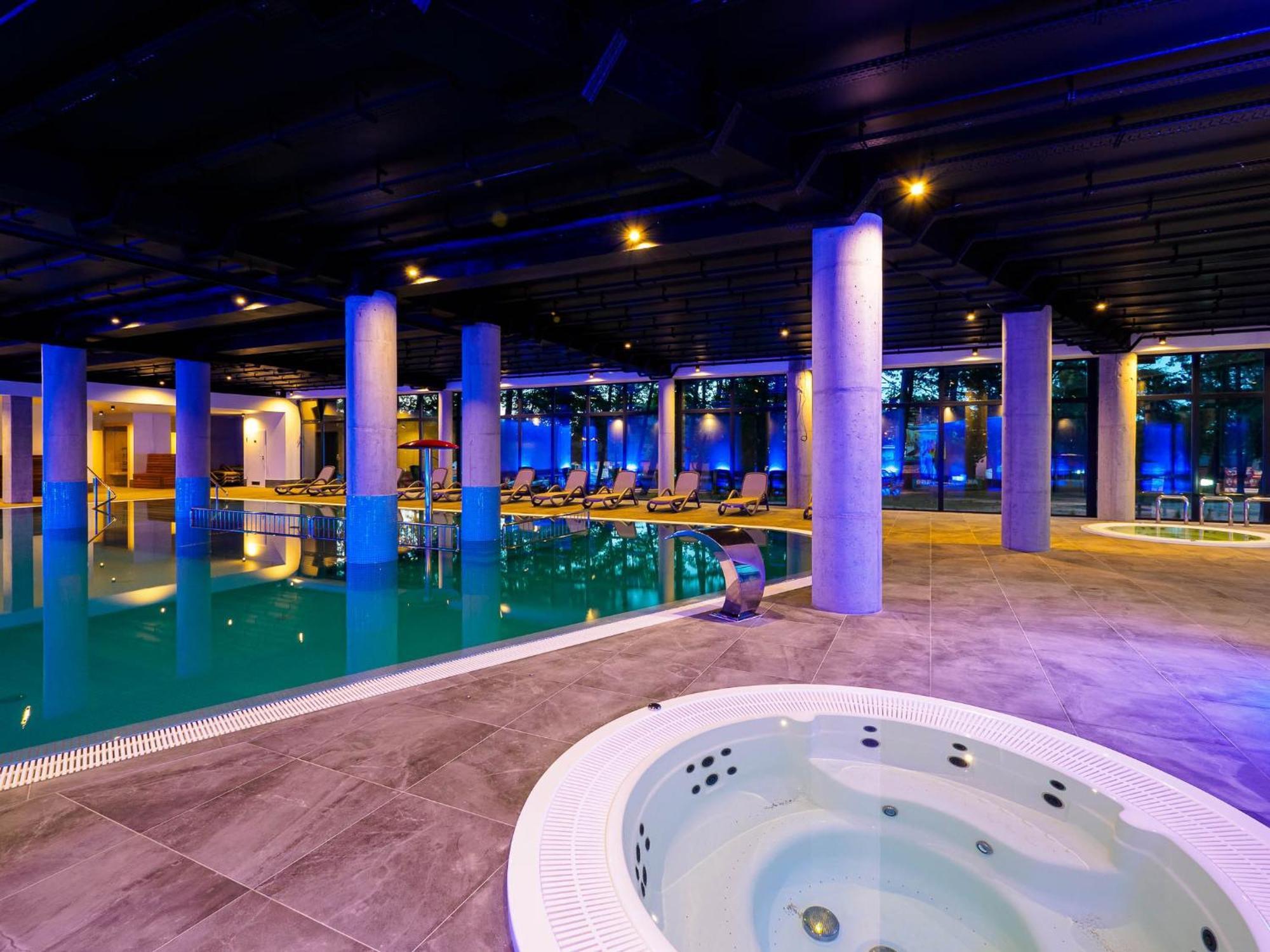 Resort Krol Plaza Spa & Wellness ยารอสวาเวียซ ภายนอก รูปภาพ
