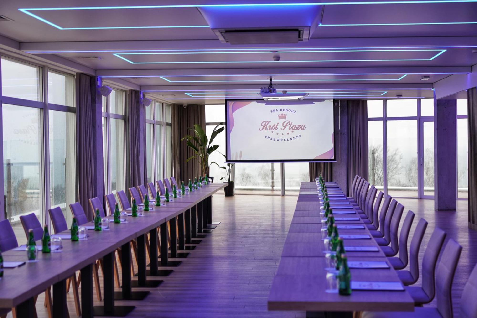 Resort Krol Plaza Spa & Wellness ยารอสวาเวียซ ภายนอก รูปภาพ